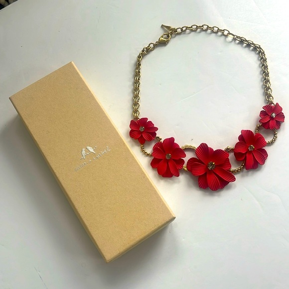 🆕 CHLOE & ISABEL Flower Statement Necklace